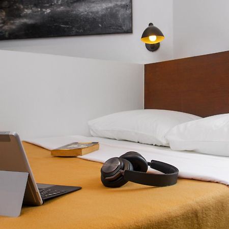 Gomez House Hotel Makati City Екстериор снимка