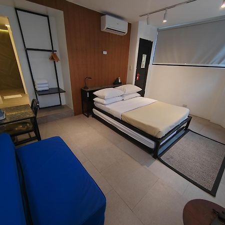 Gomez House Hotel Makati City Екстериор снимка