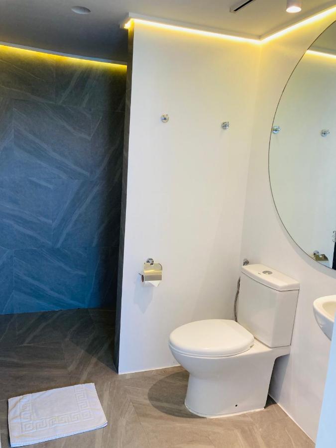 Gomez House Hotel Makati City Екстериор снимка