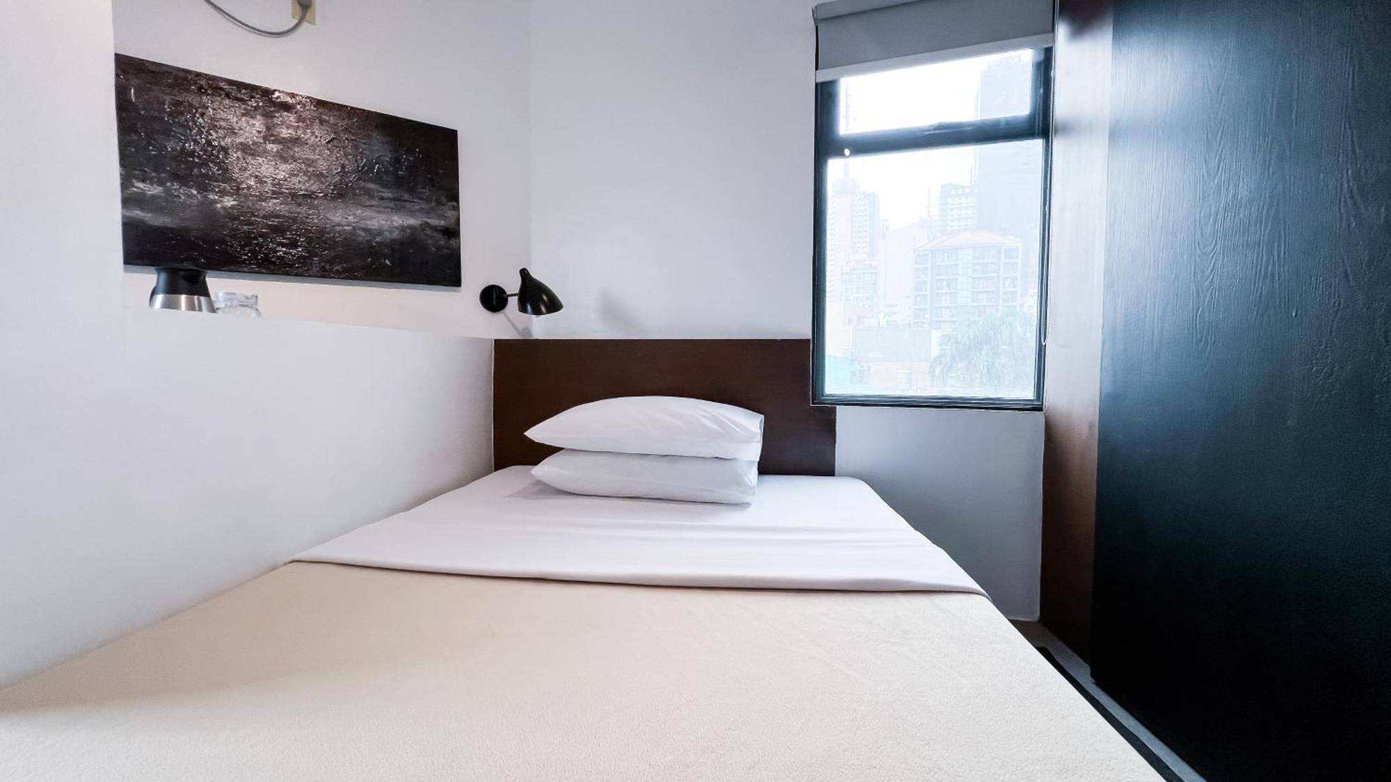 Gomez House Hotel Makati City Екстериор снимка