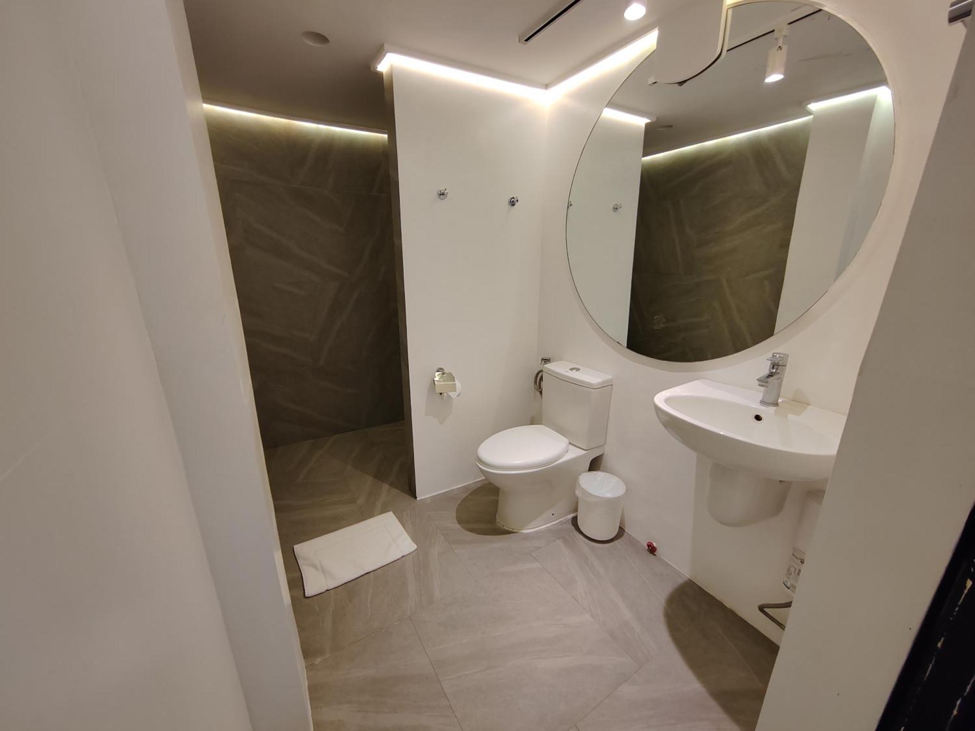 Gomez House Hotel Makati City Екстериор снимка