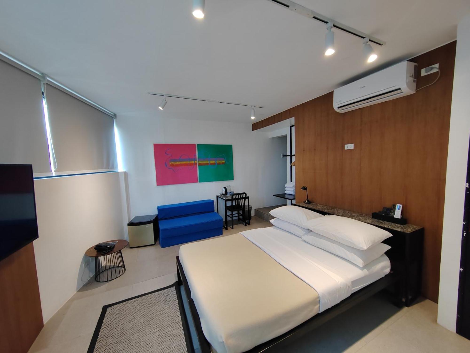 Gomez House Hotel Makati City Екстериор снимка
