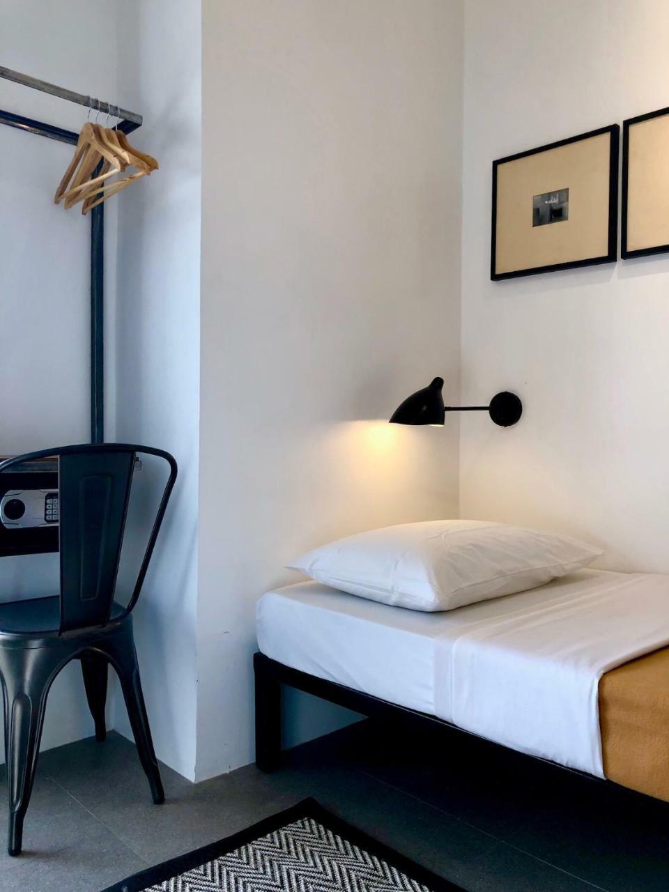 Gomez House Hotel Makati City Екстериор снимка