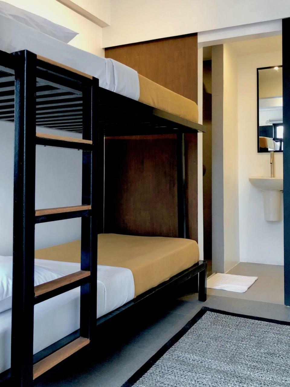 Gomez House Hotel Makati City Екстериор снимка
