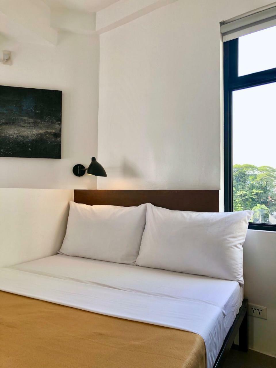 Gomez House Hotel Makati City Екстериор снимка