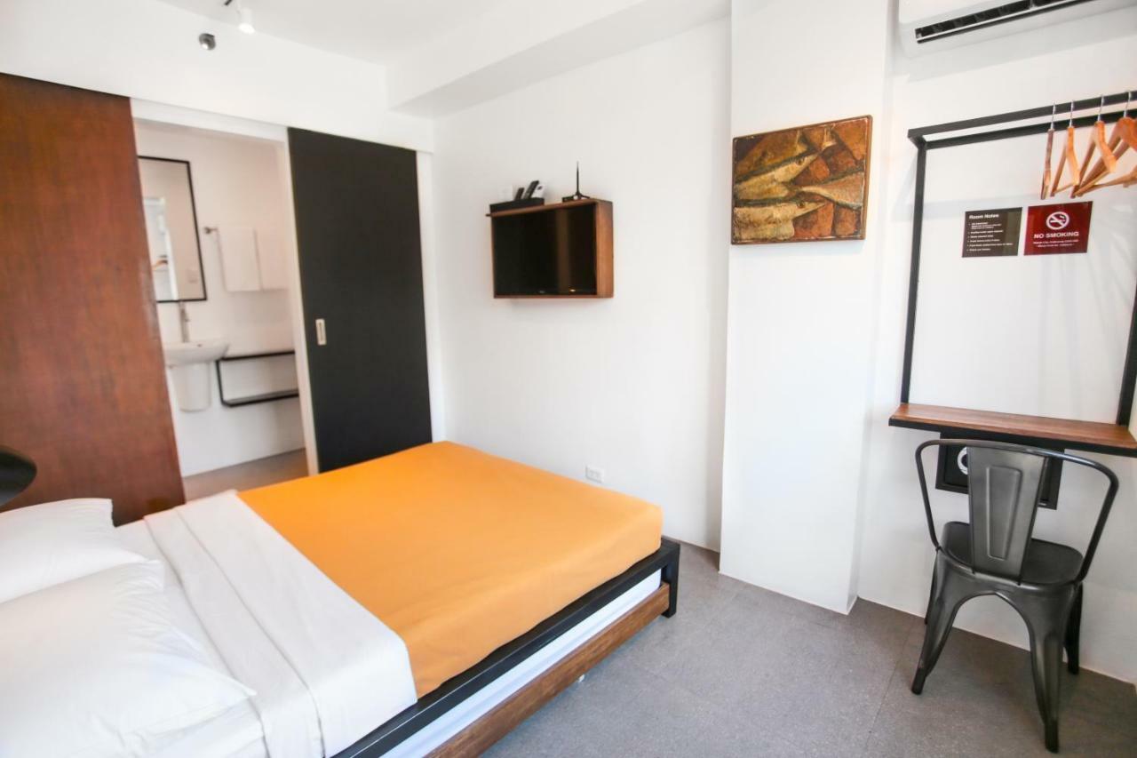 Gomez House Hotel Makati City Екстериор снимка