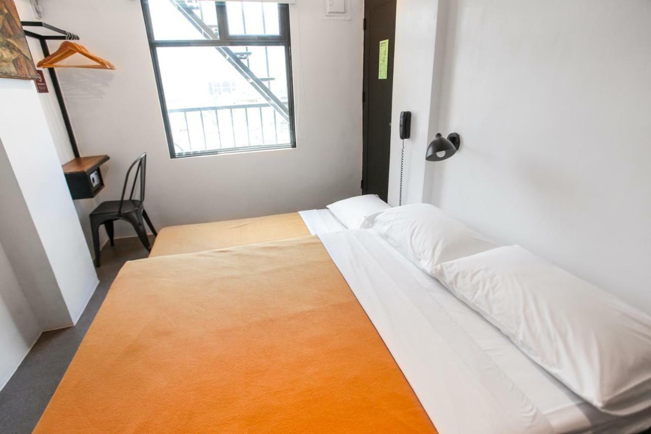 Gomez House Hotel Makati City Екстериор снимка