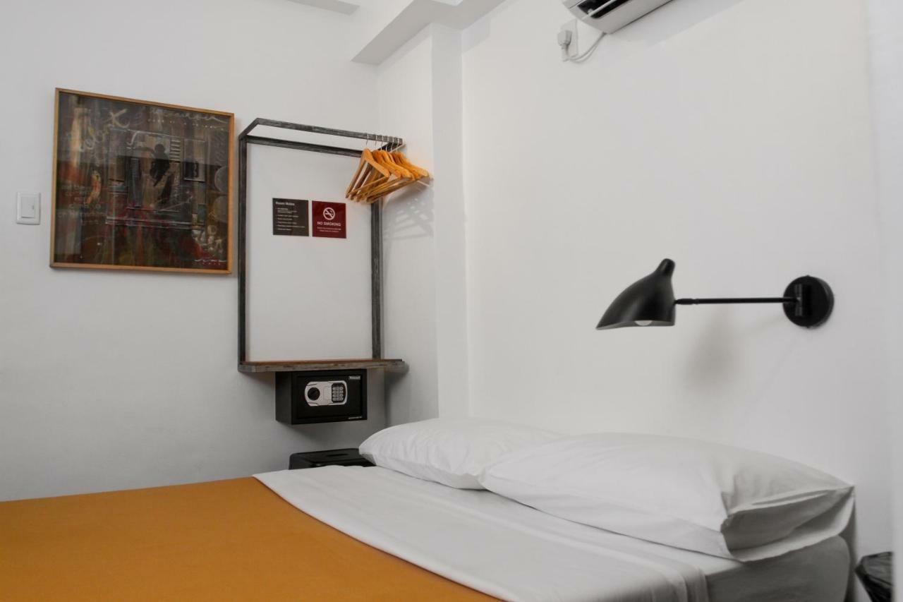 Gomez House Hotel Makati City Екстериор снимка